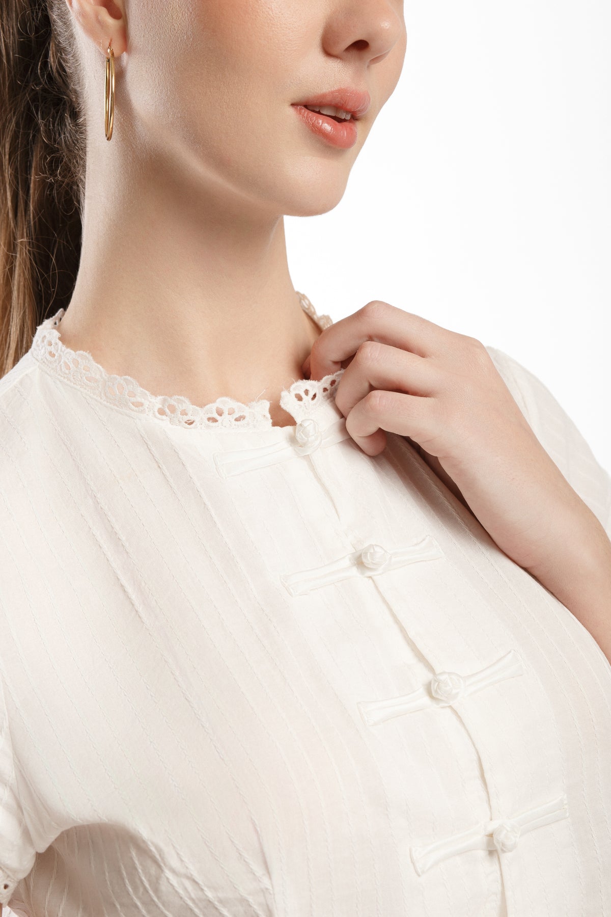 BLUSA BLANCA CON ENCAJE JAPONÉS