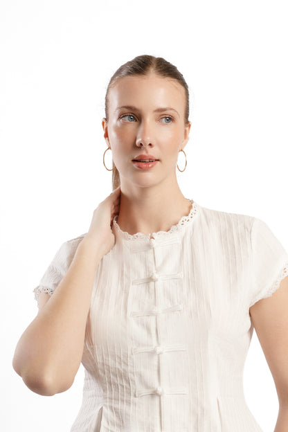 BLUSA BLANCA CON ENCAJE JAPONÉS
