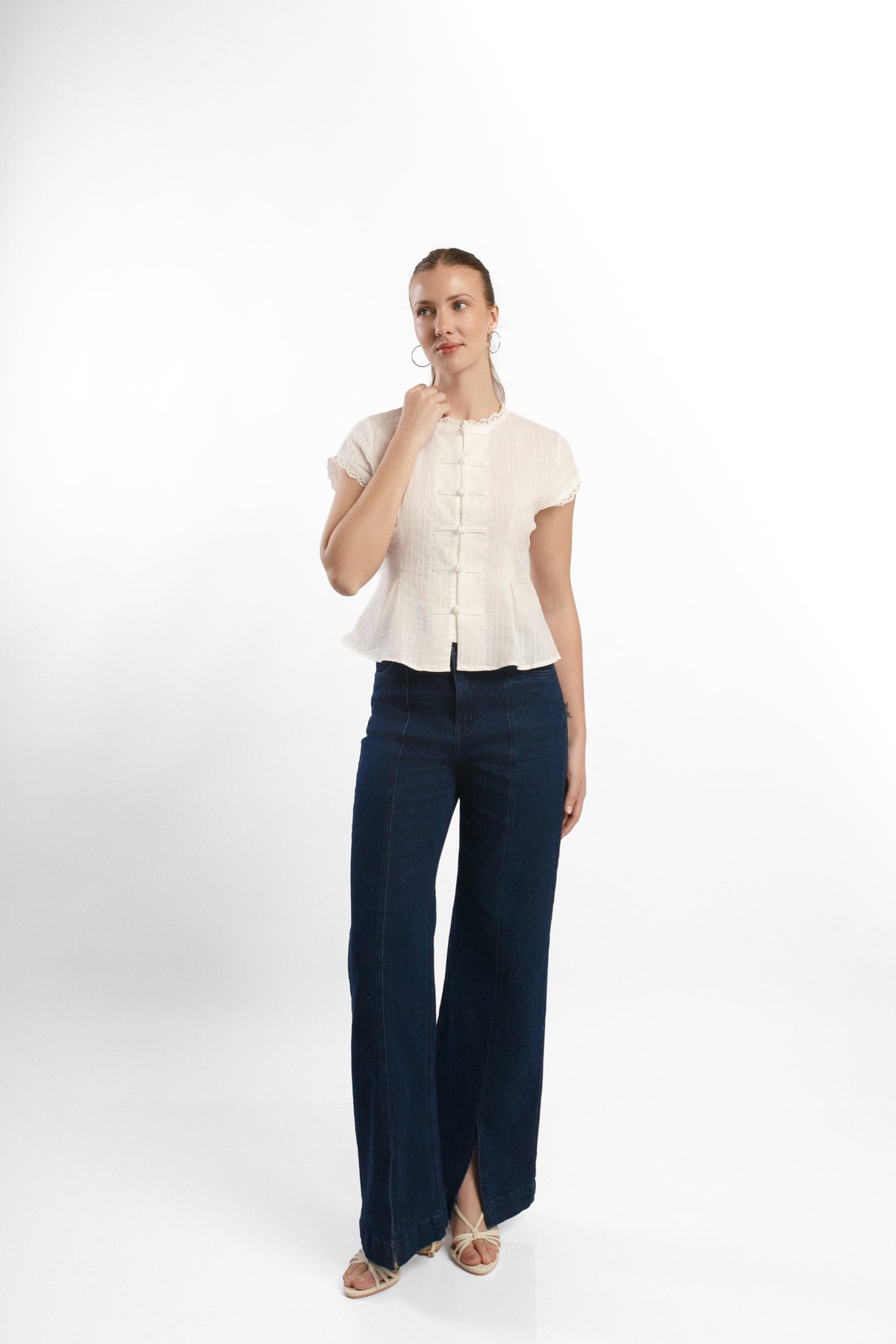 BLUSA BLANCA CON ENCAJE JAPONÉS