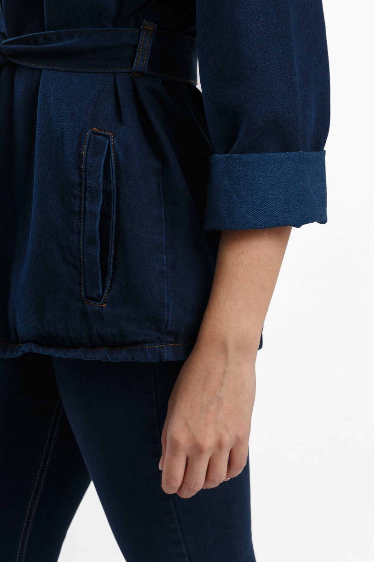 CHAQUETA DENIM CON CINTURÓN