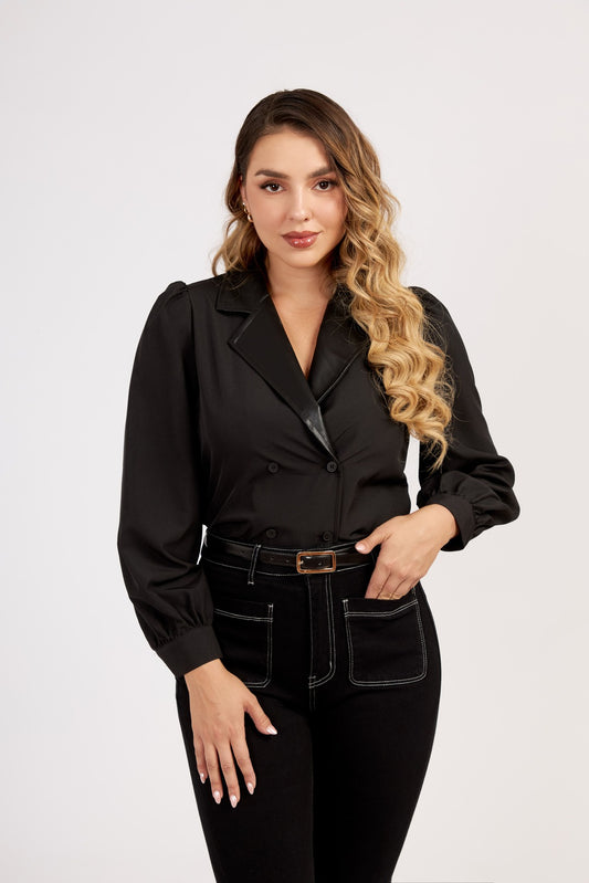 BLUSA NEGRA CUELLO CUERINA