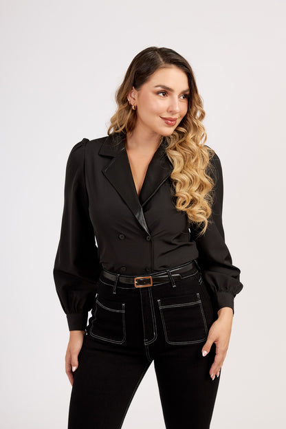 BLUSA NEGRA CUELLO CUERINA