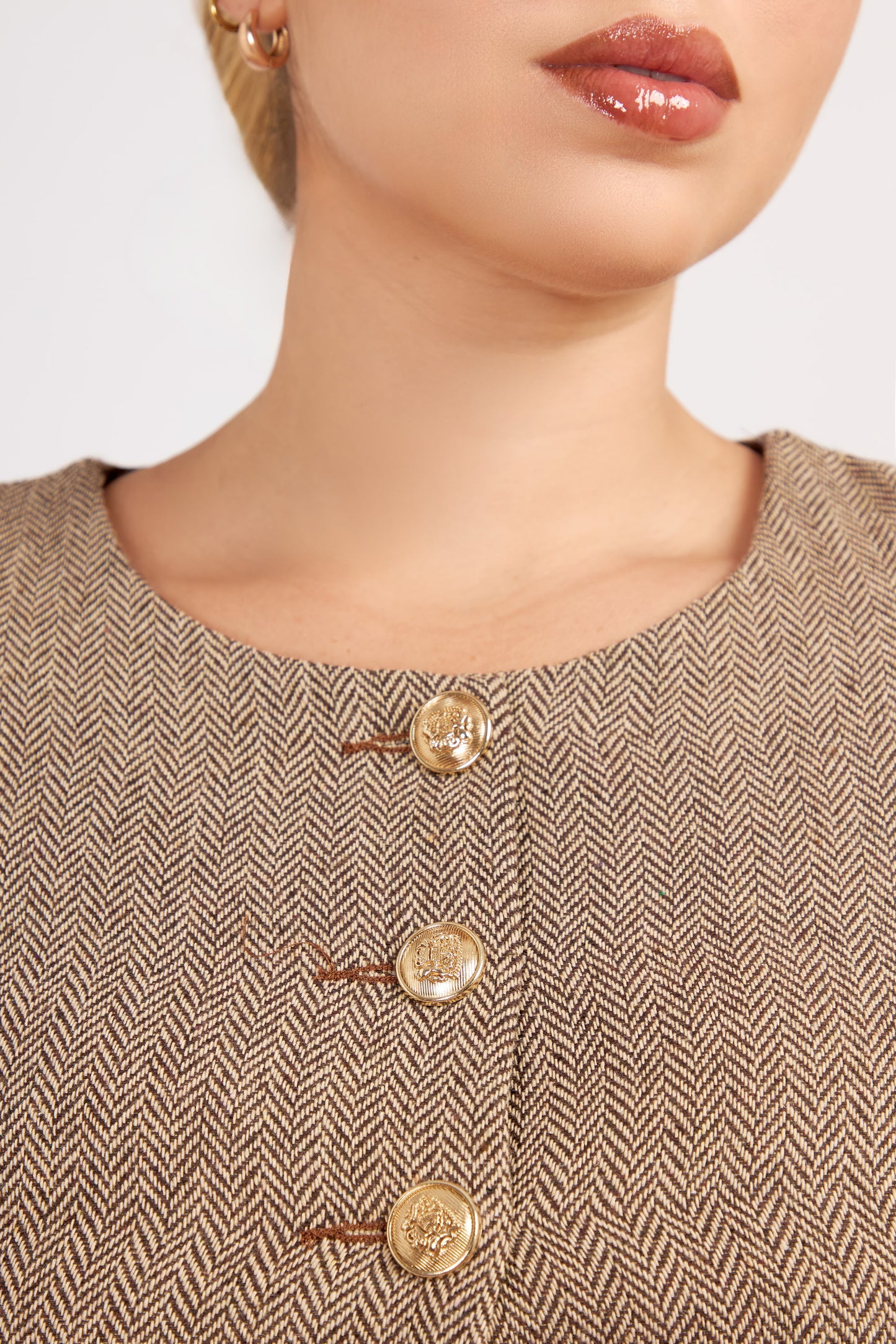 CHAQUETA TWEED CON BOTONES DORADOS
