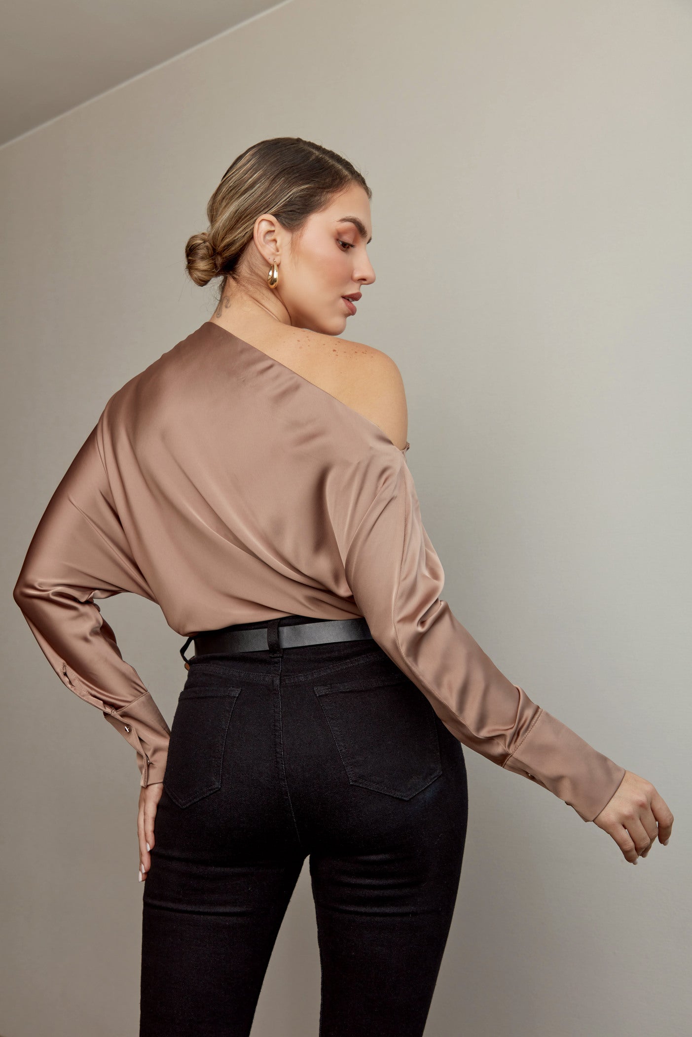 JEAN FLARE NEGRO COSTURA NEGRA