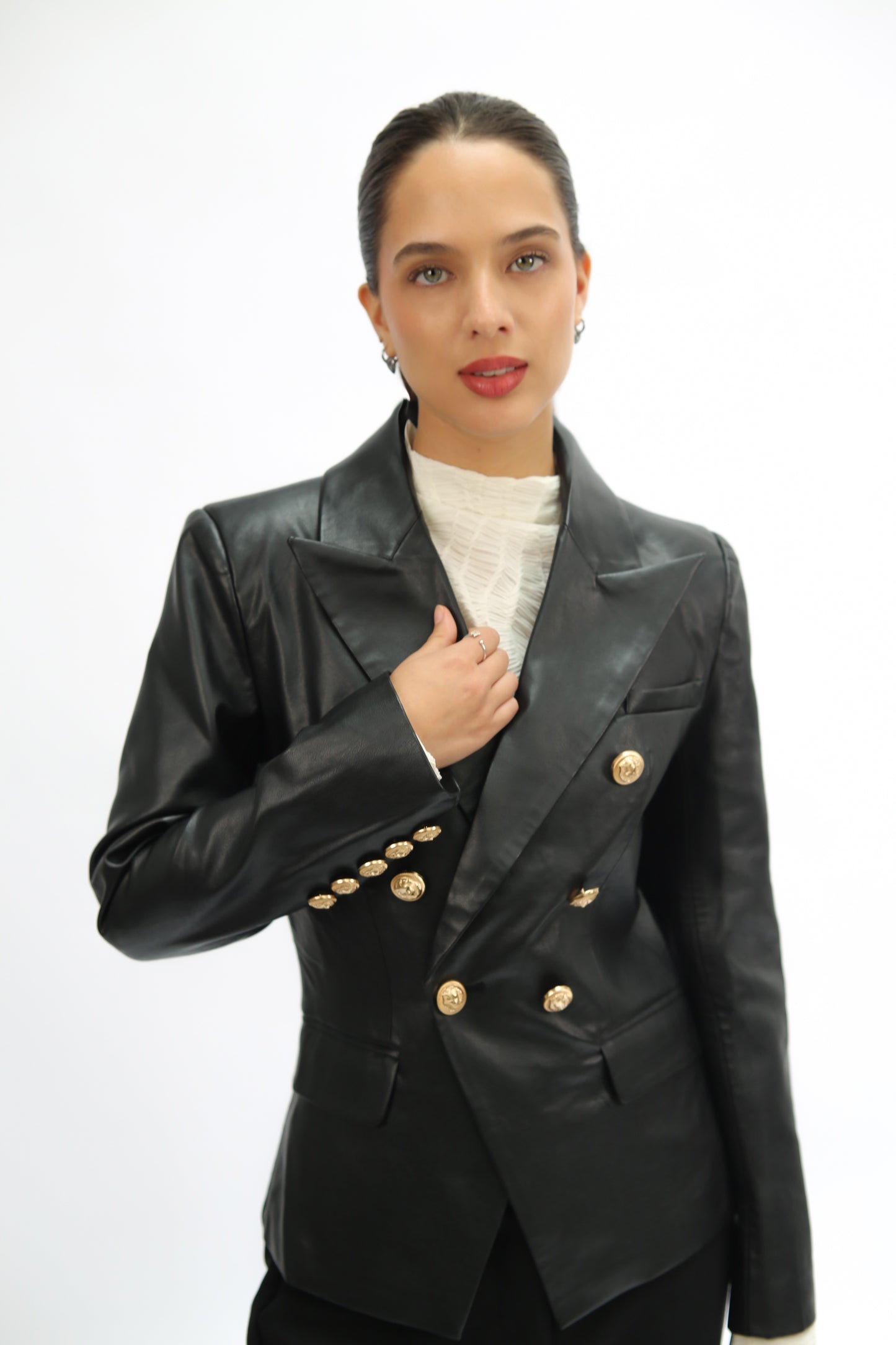 BLAZER DE CUERINA BOTONES DORADOS