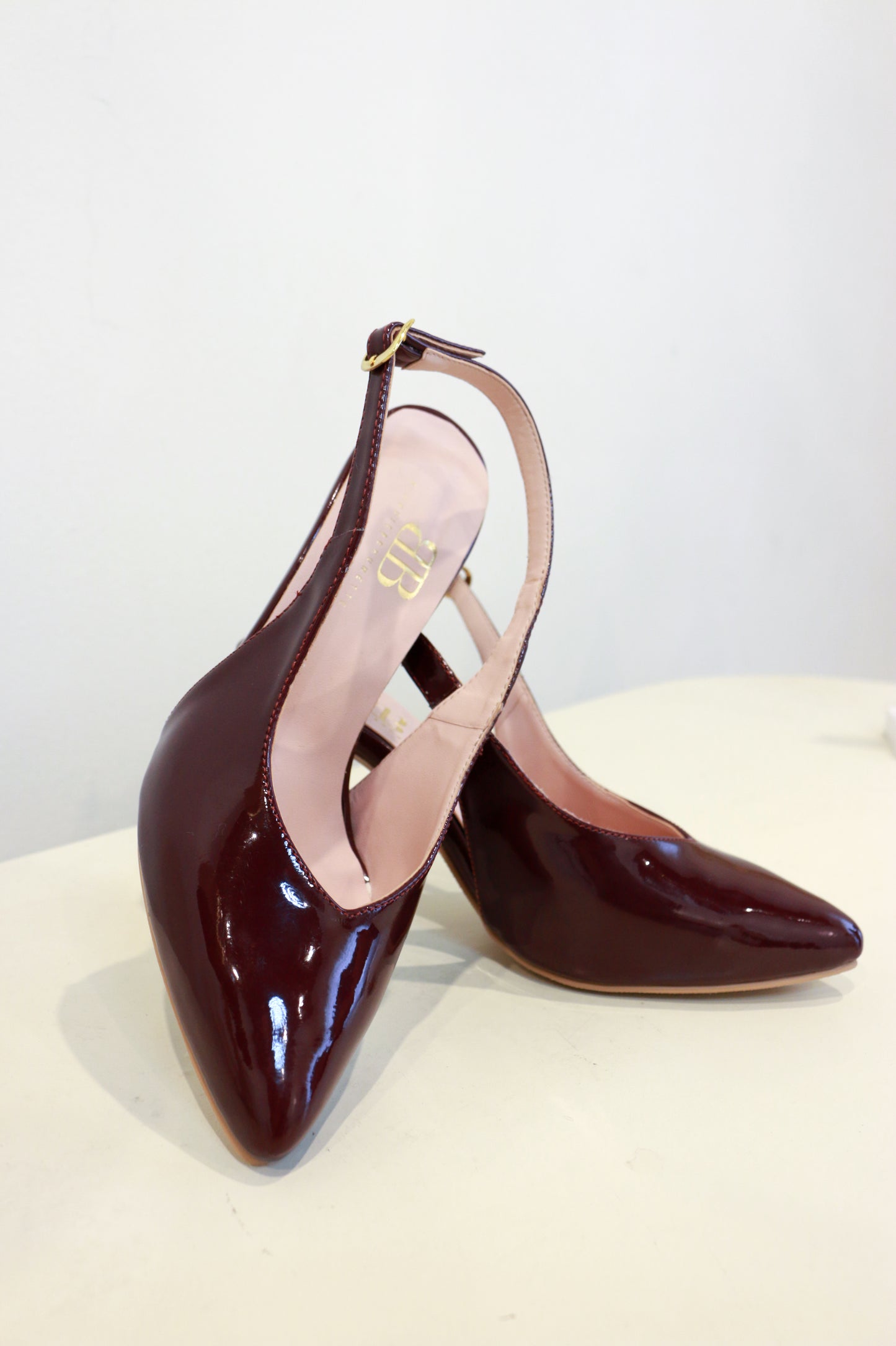 KITTEN HEEL WINE GLOSSY